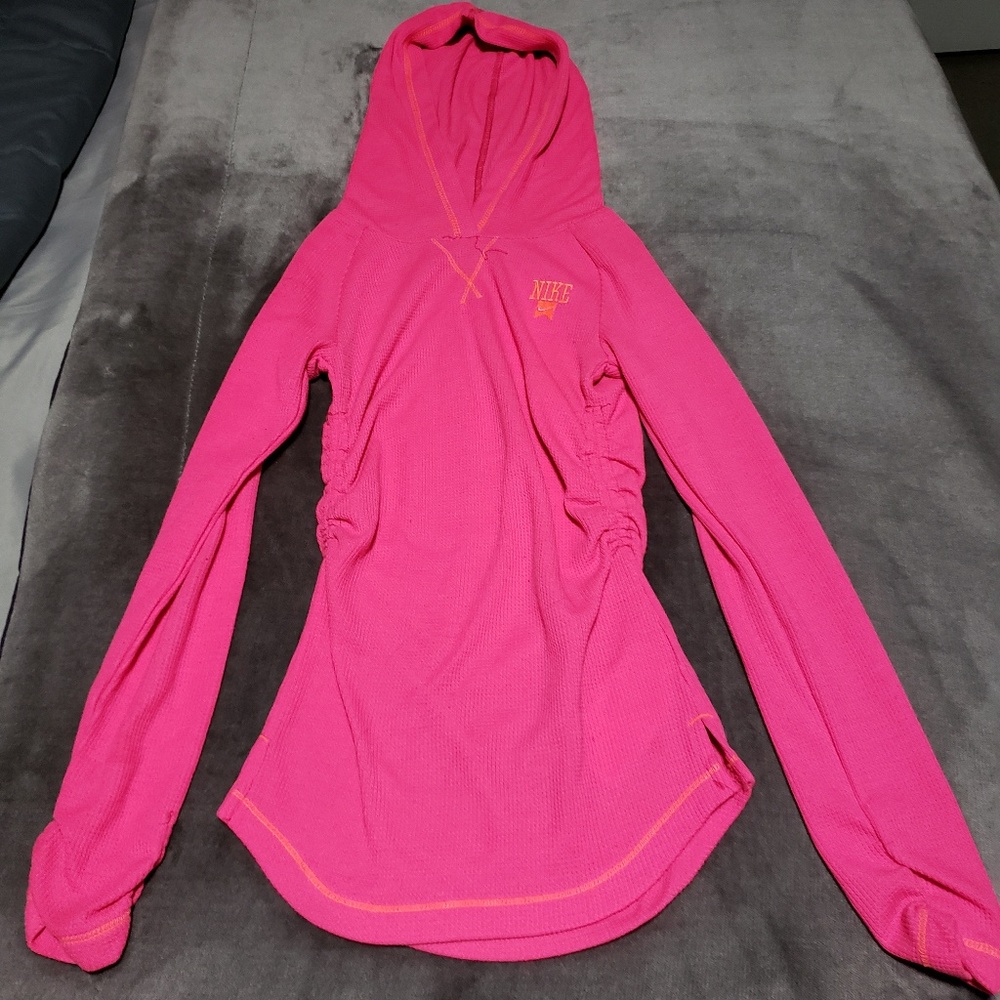Nike Long Sleeved Pullover Shirt w/ Hood
